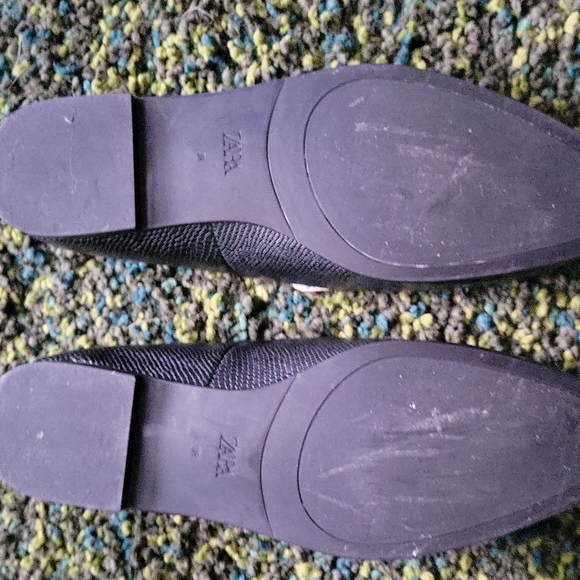 I ordered online through the official ZARA website, but the size did not fit me. - Picture 5 of 5